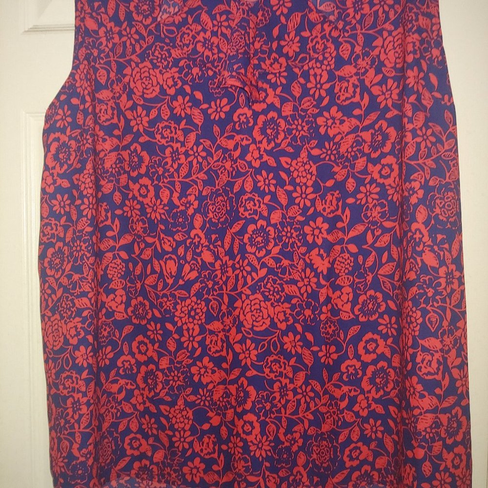 Like New - Fun and Flowing Red Floral & Navy Poly XXL Sleeveless Top